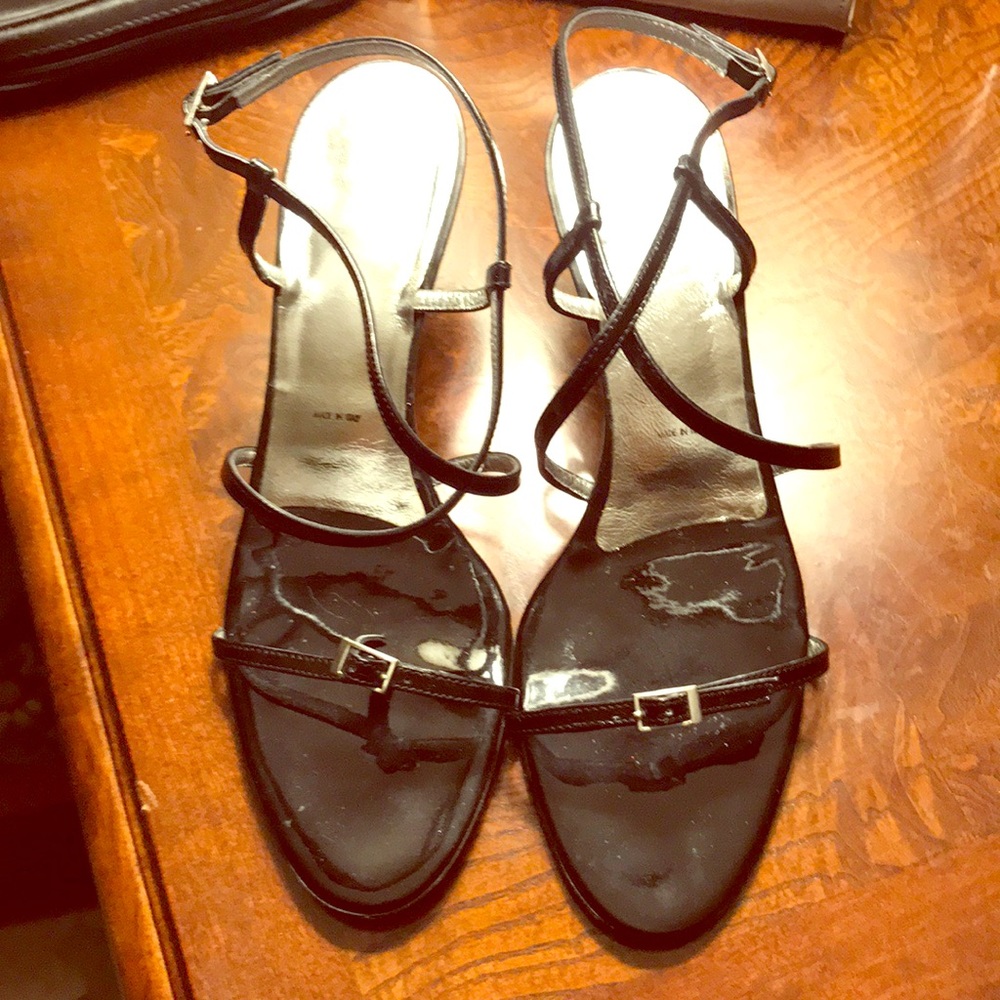 Vera Wang patten leather strap sandles